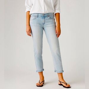 LEVIS Mid Rise Boyfriend Light Wash